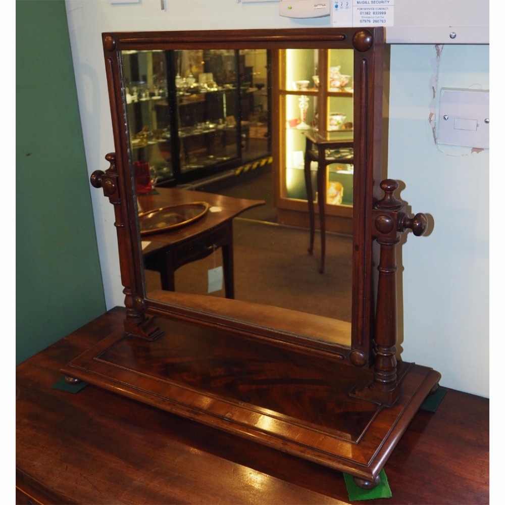 19th CENTURY MAHOGANY DRESSING MIRROR