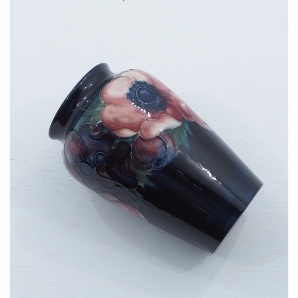 MOORCROFT ENGLAND ANEMONE FLOWER VASE