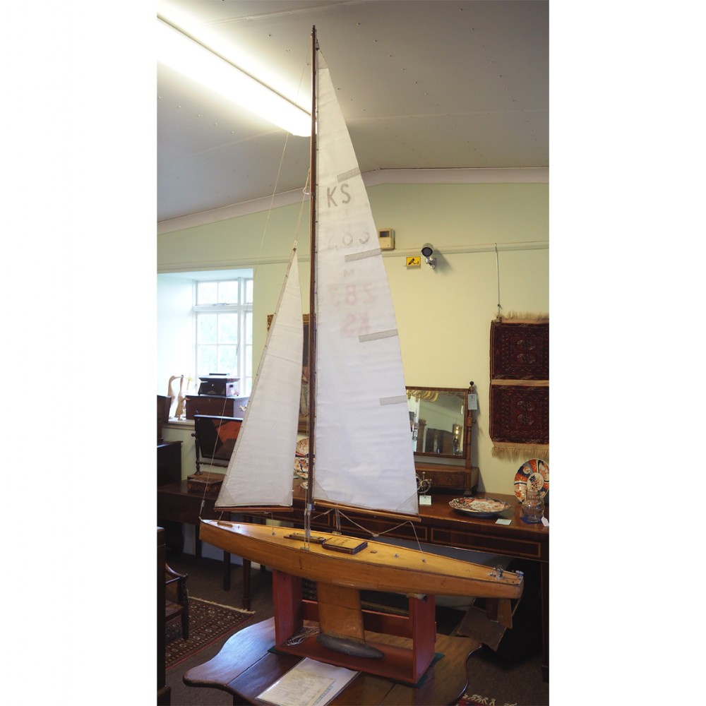 LARGE EDWARDIAN RACING POND YACHT