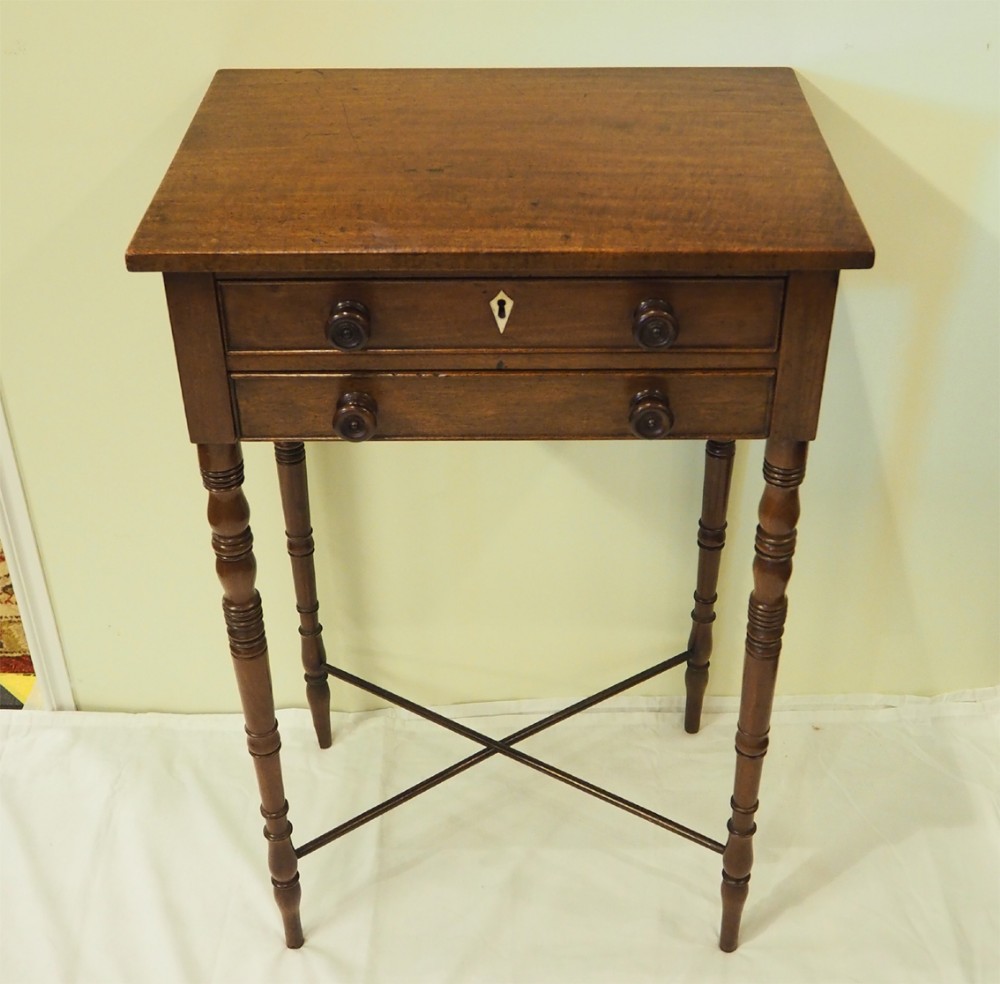 SMALL GEORGIAN MAHOGANY 2 DRAWER TABLE