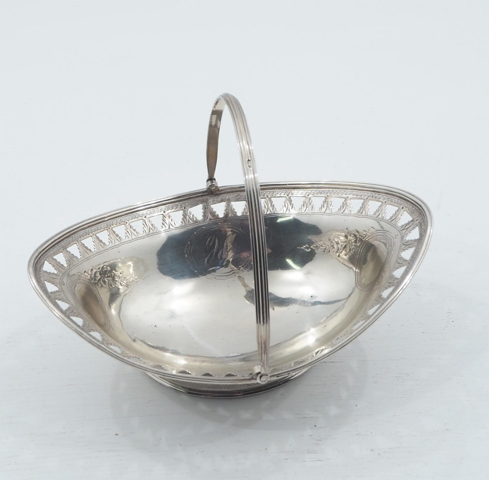 GOOD WILLIAM IV SILVER OVAL SHAPE BASKET
