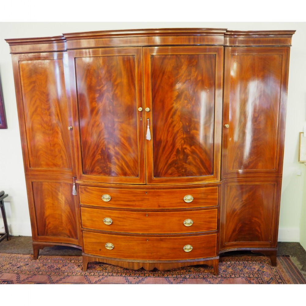 FINE GEORGIAN BOW-FRONTED LARGE WARDROBE