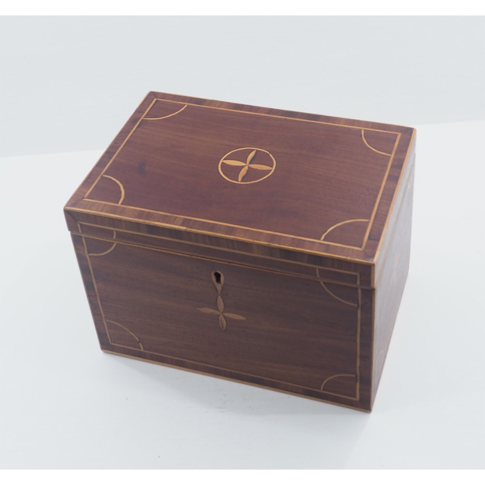 PRETTY GEORGIAN MAHOGANY & INLAID TEA CADDY