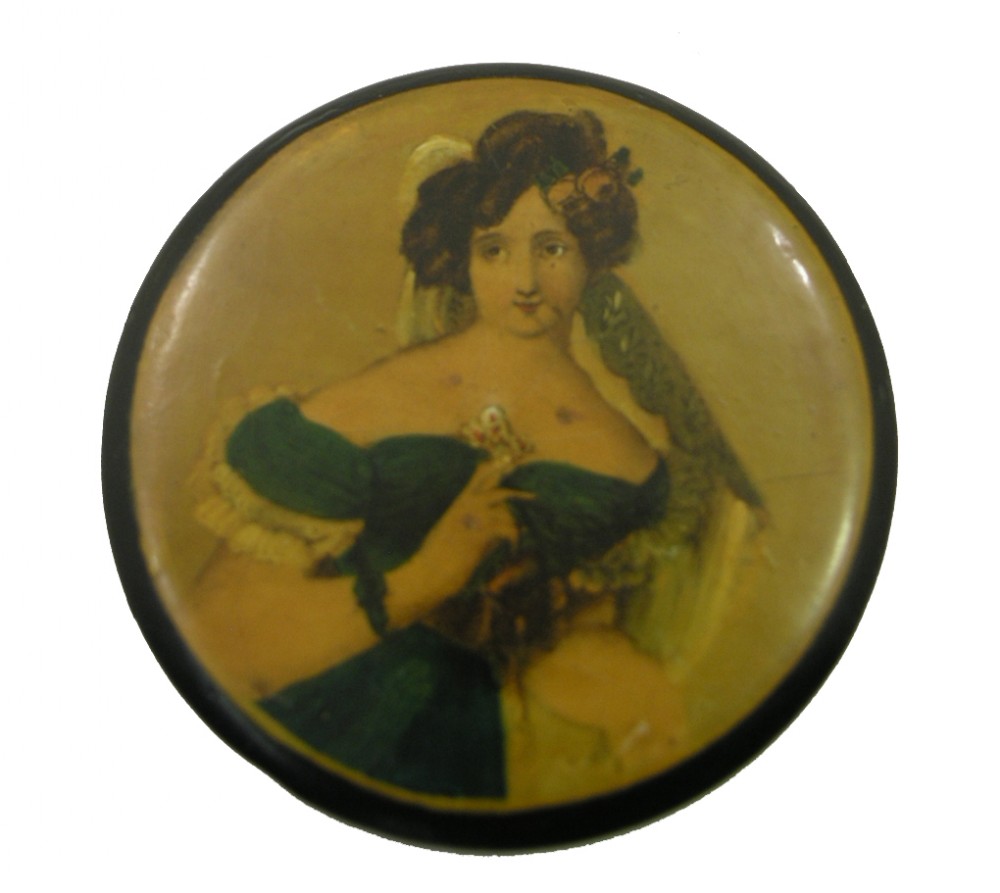19th CENTURY PAPIER MACHE PATCH BOX WITH LADY