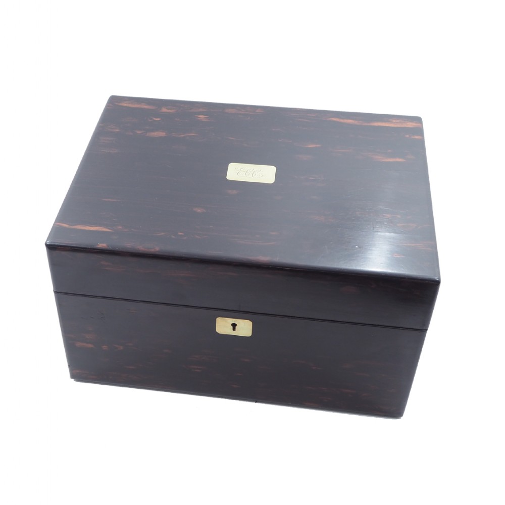 19th CENTURY FITTED CALAMANDER JEWELRY BOX