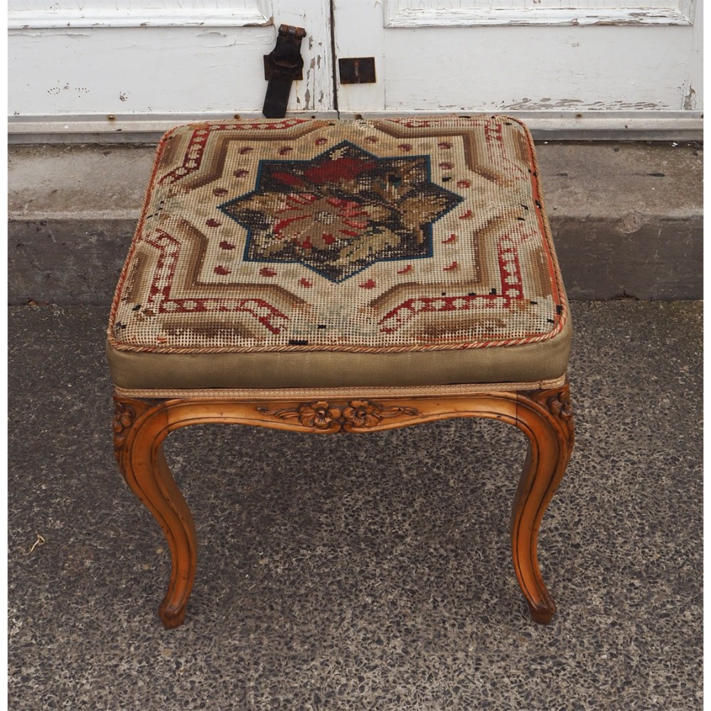 VICTORIAN BIRDS-EYE MAPLE WOOD STOOL