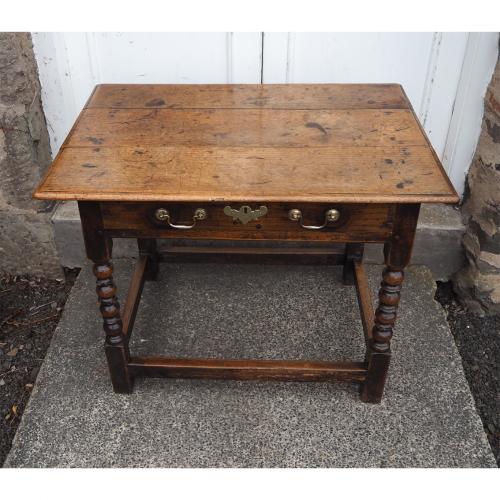 WILLIAM & MARY OAK BOBBIN SIDE TABLE