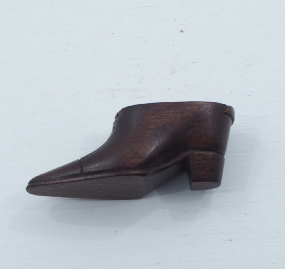 19th CENTURY  DUTCH SHOE SNUFF BOX