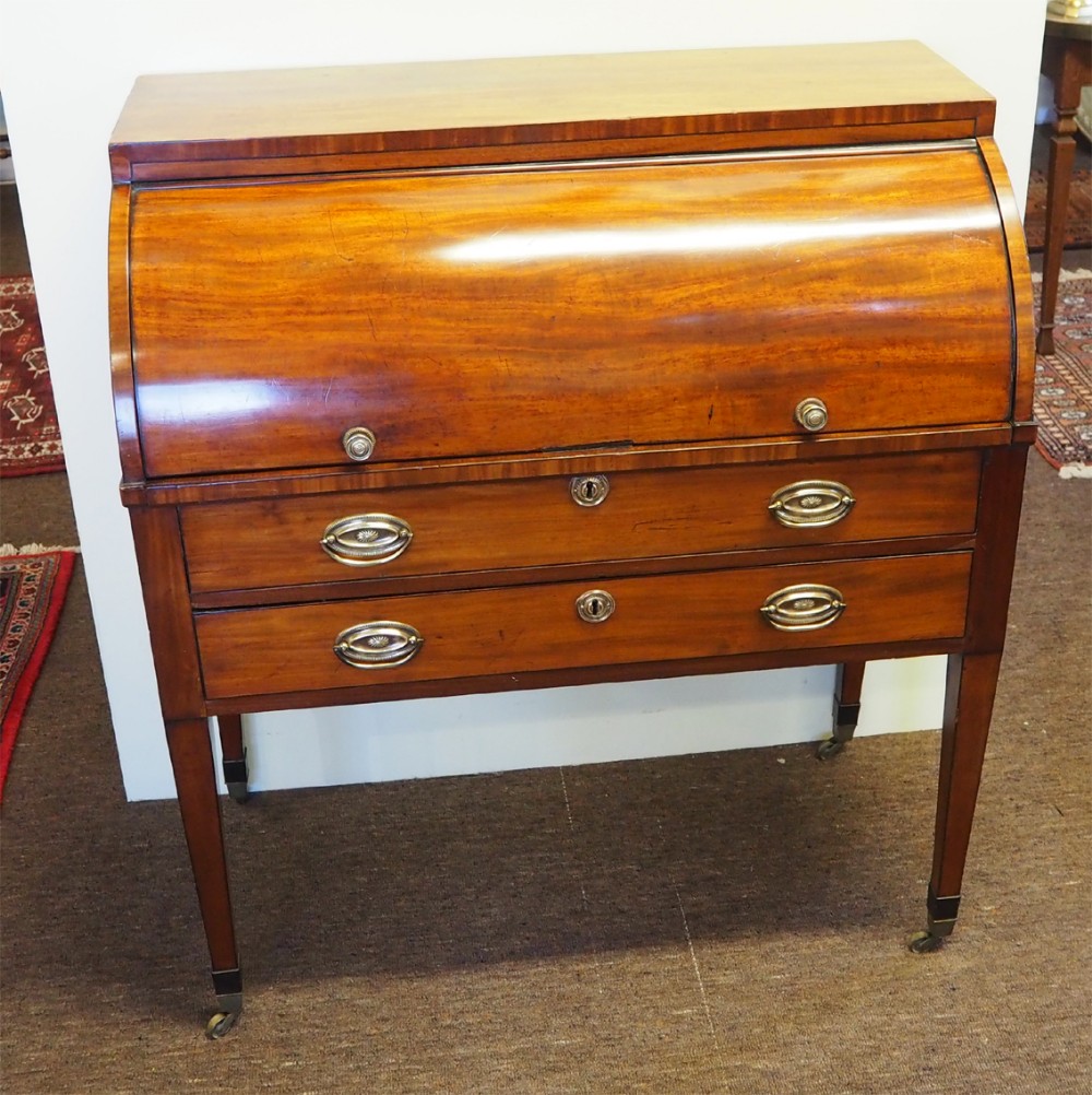 SMALL GEORGIAN MAHOGANY CYLINDER BUREAU