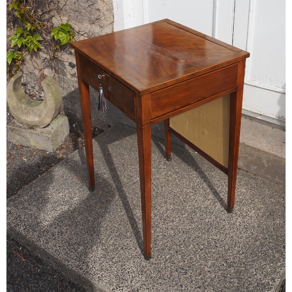 GEORGIAN MAHOGANY LADIES WRITING TABLE