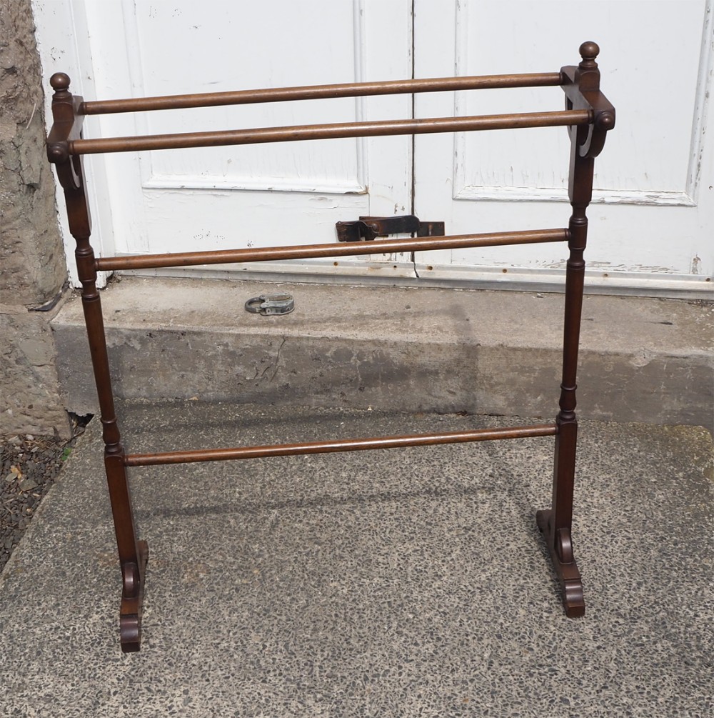 EDWARDIAN MAHOGANY TOWEL RAIL