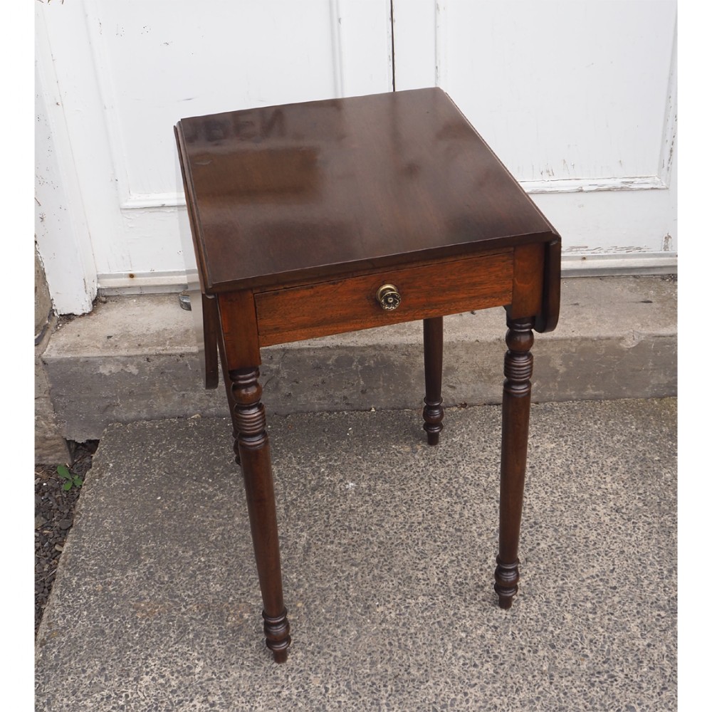 SMALL GEORGIAN SCOTTISH NIGHT TABLE