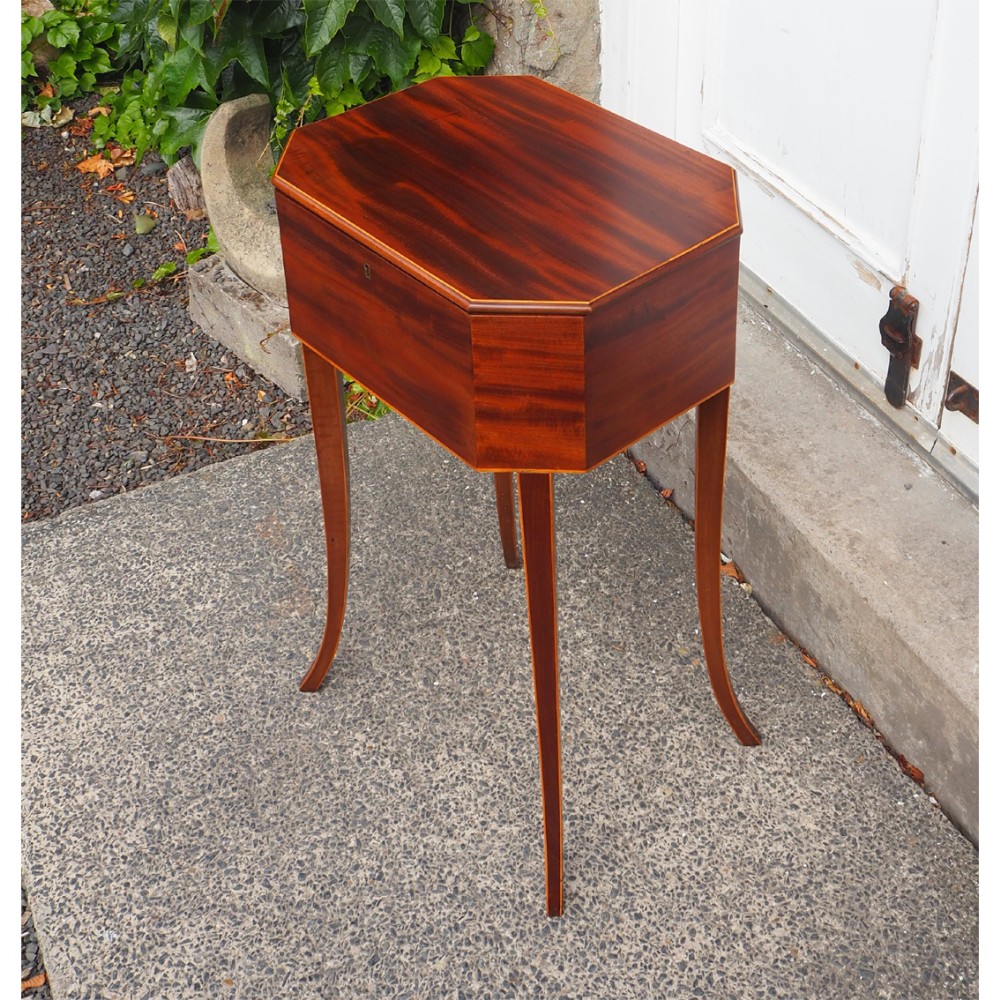 GEORGIAN SCOTTISH MAHOGANY OCCASIONAL TABLE