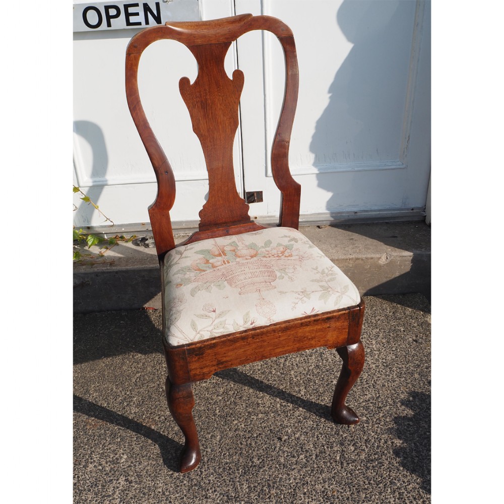 EARLY GEORGIAN COUNTRY WALNUT CHAIR