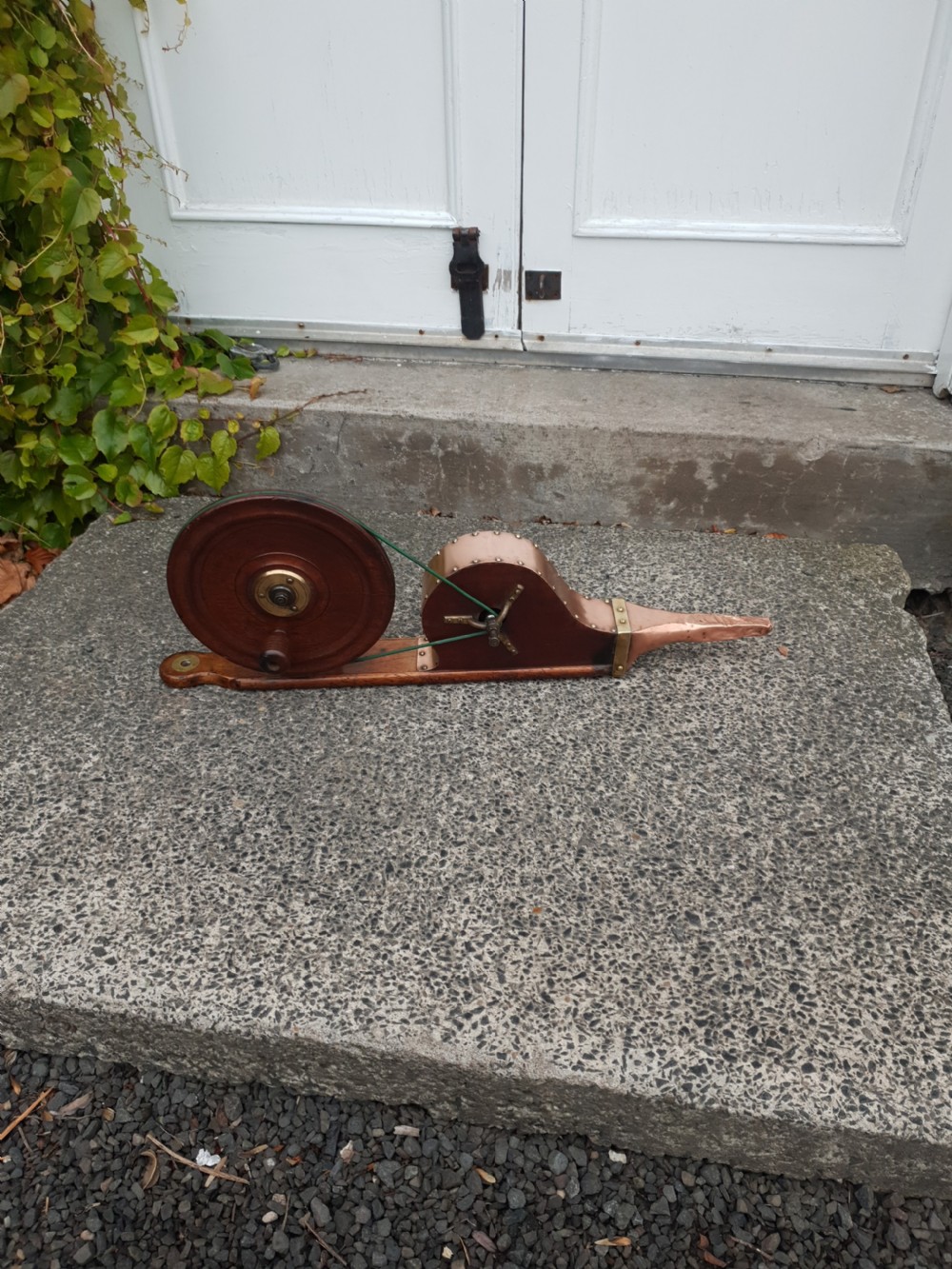 GEORGIAN MAHOGANY & COPPER MECHANICAL BELLOWS  View II