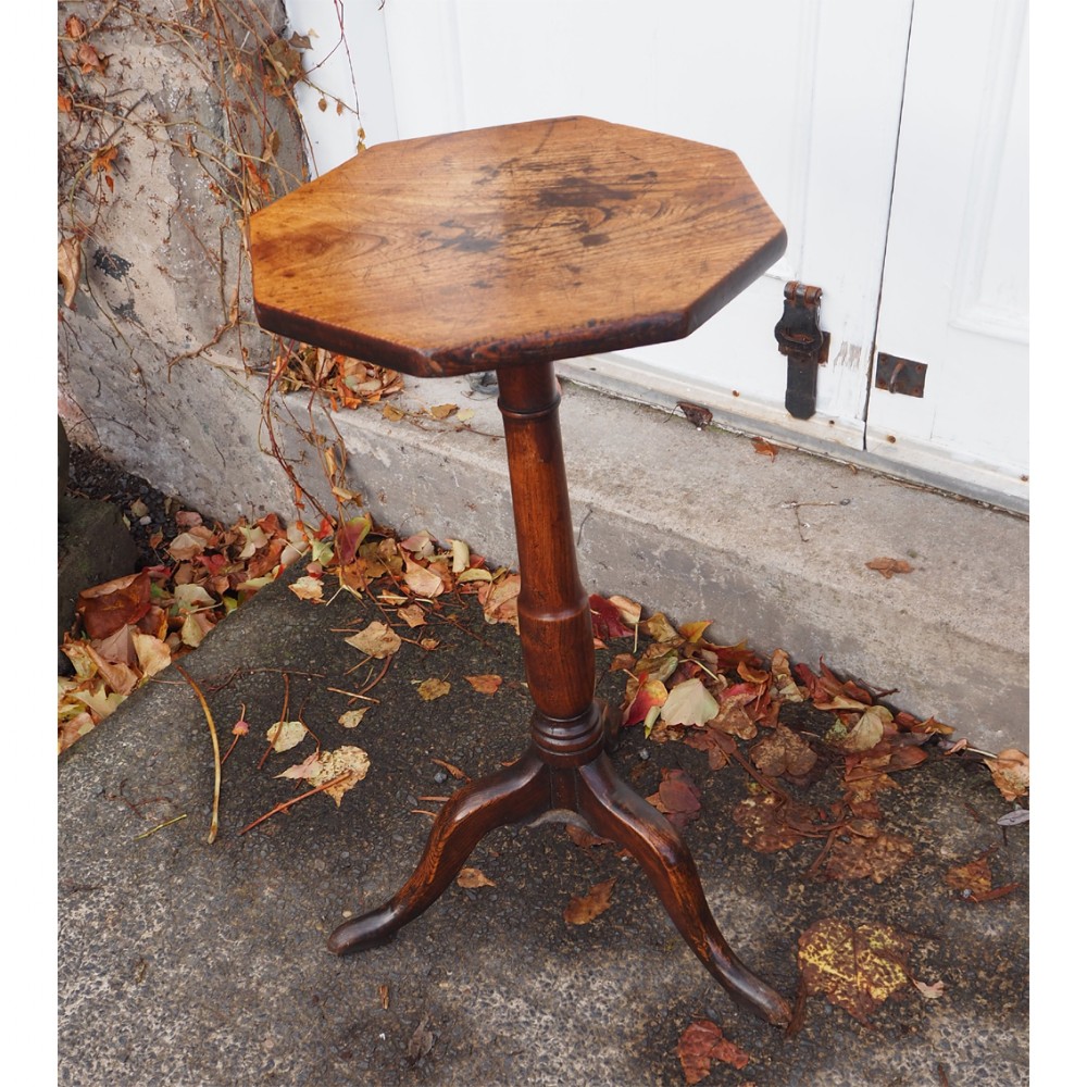 EARLY 18th CENTURY ELM CANDLE STAND