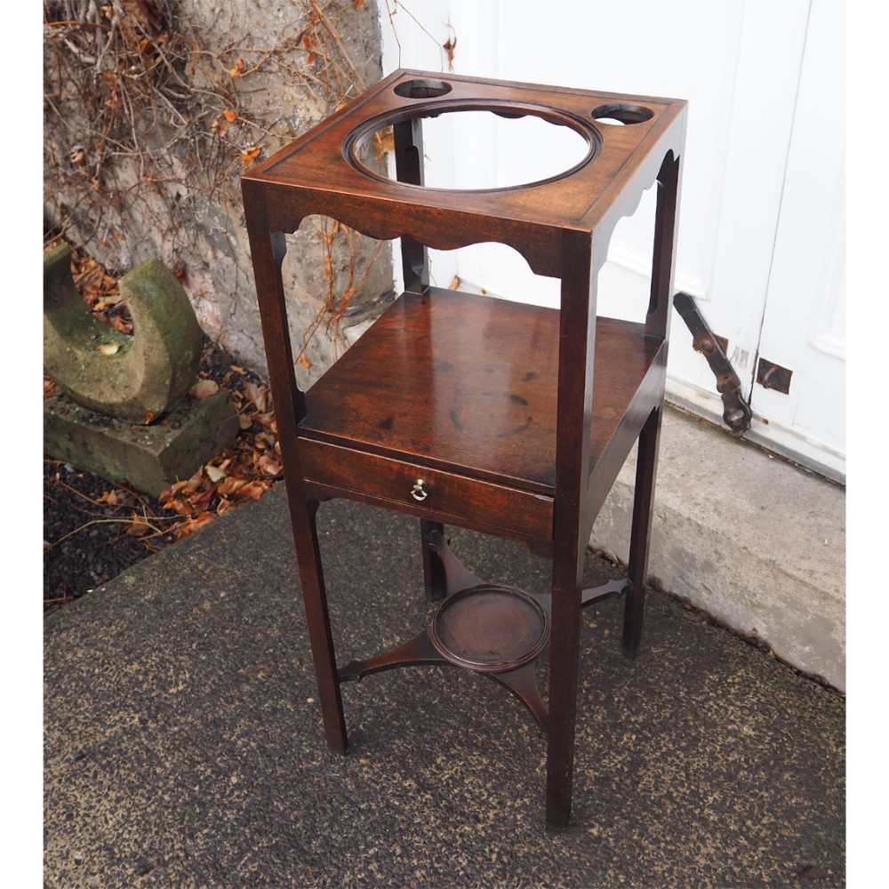 SUPERIOR 18th CENTURY MAHOGANY WASHSTAND