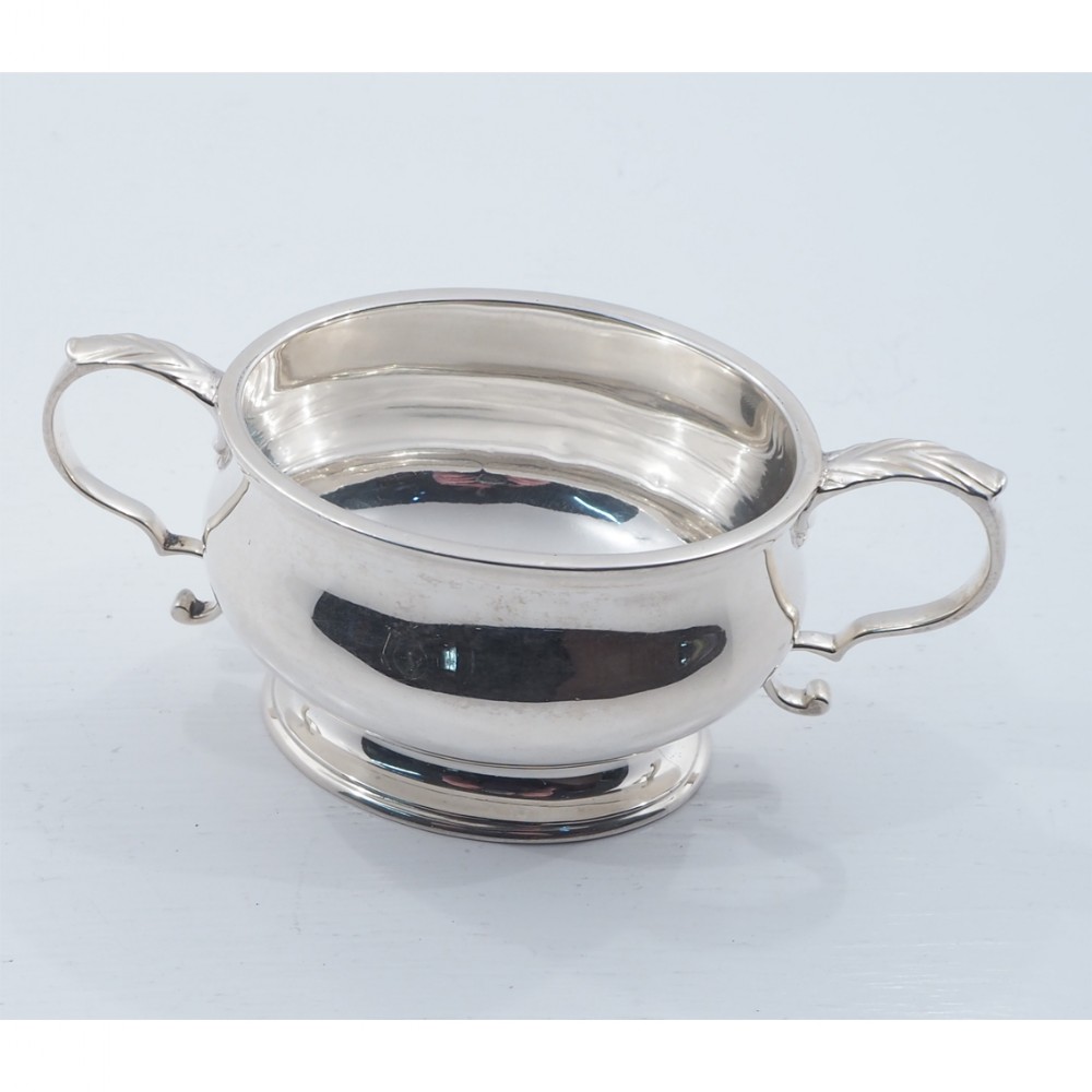 HEAVY GRADE SILVER SUGAR BOWL. LONDON 1920