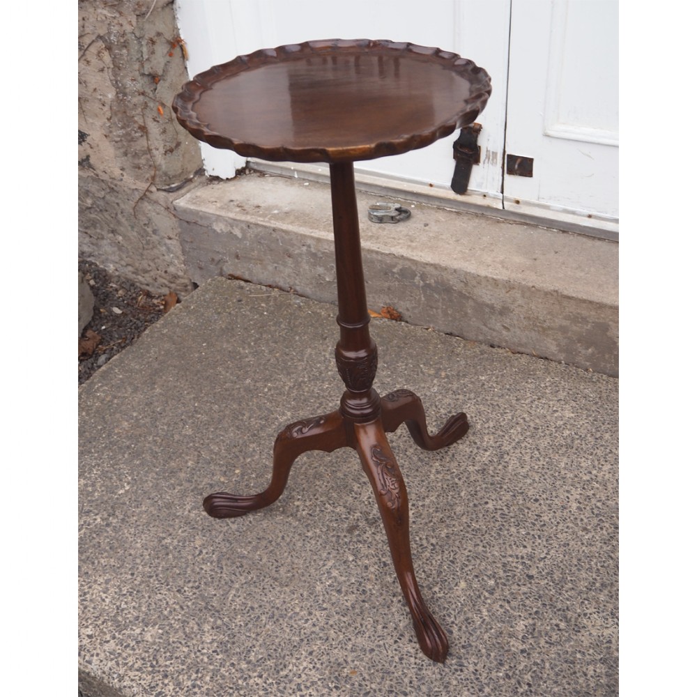 CHIPPENDALE STYLE MAHOGANY LAMP OR WINE TABLE