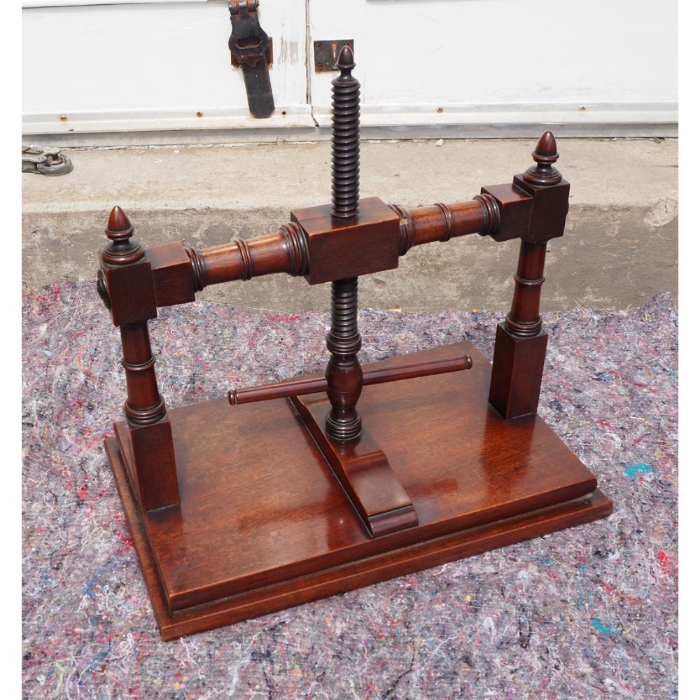 GEORGIAN MAHOGANY BOOK OR FLOWER PRESS