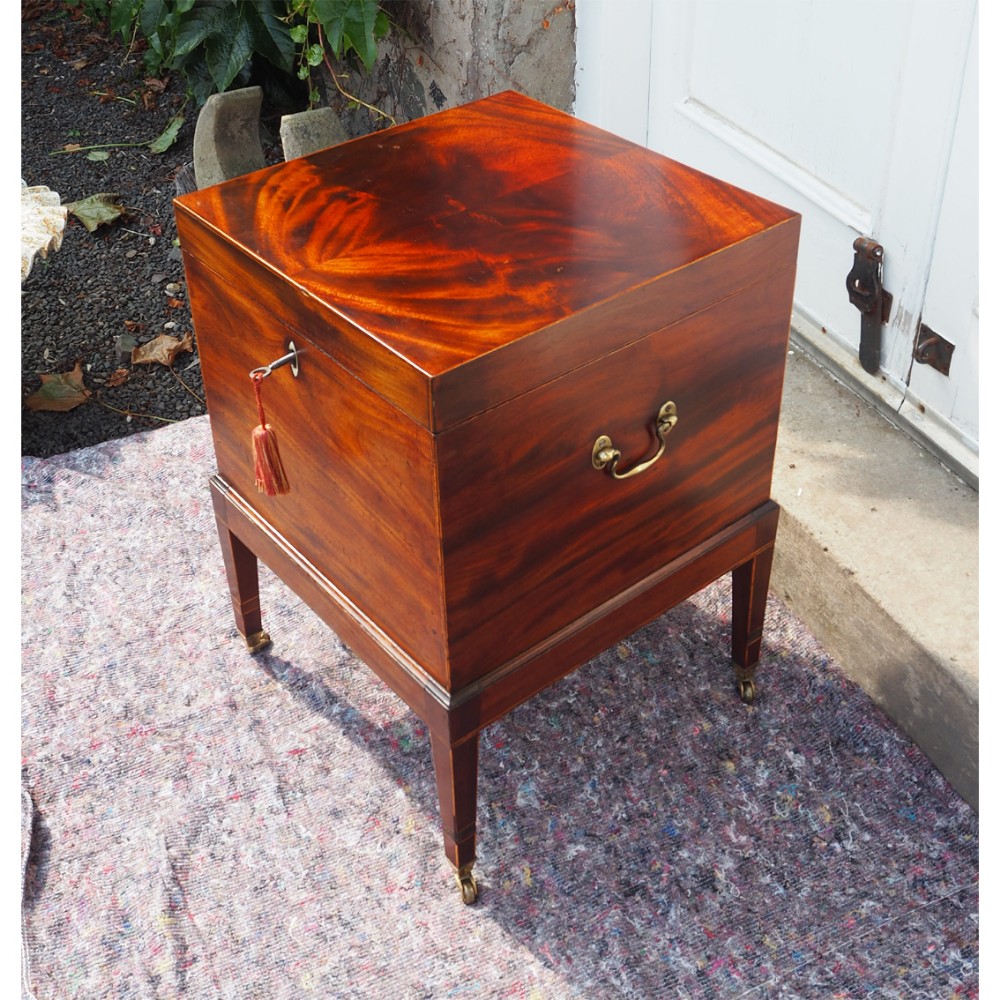 GEORGIAN MAHOGANY WINE CELLERETTE