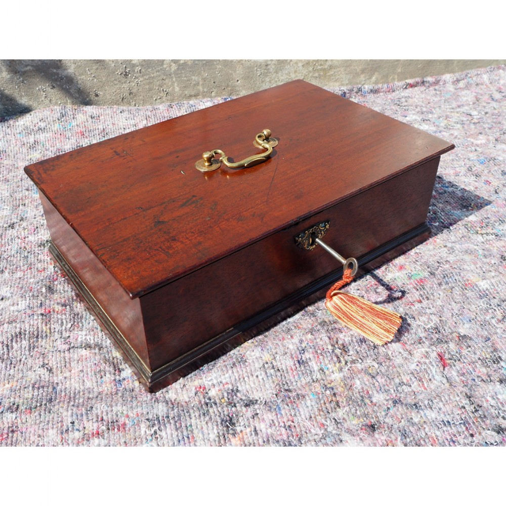 18th CENTURY GEORGIAN DOCUMENT BOX