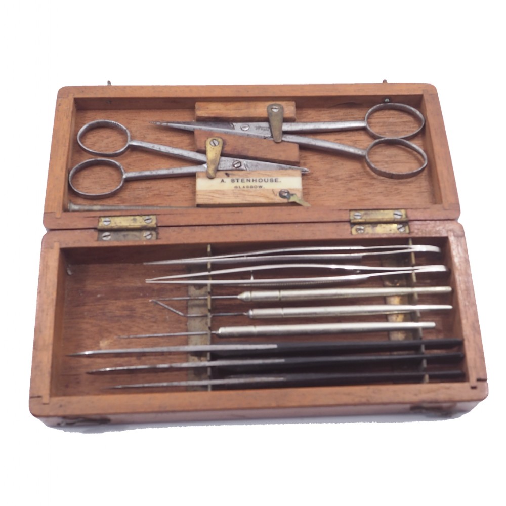 SCOTTISH MAHOGANY CASED SURGEONS SET