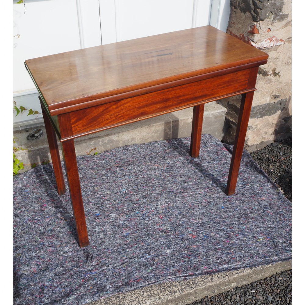 NARROW 18th CENTURY MAHOGANY TEA TABLE