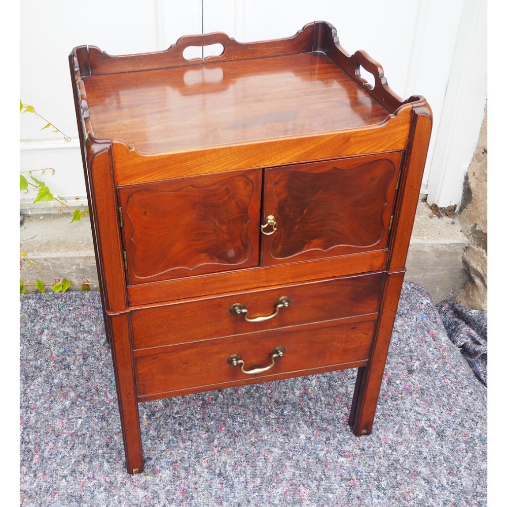 18th CENTURY MAHOGANY BEDSIDE CABINET