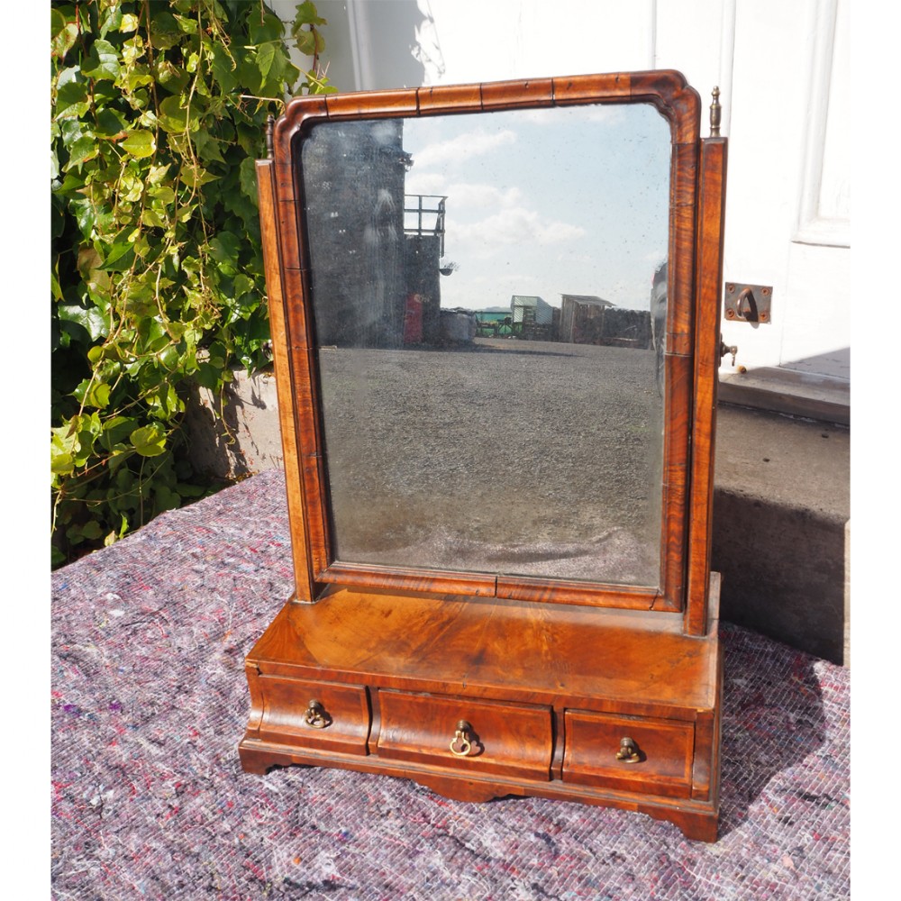 GOOD EARLY GEORGIAN WALNUT DRESSING MIRROR