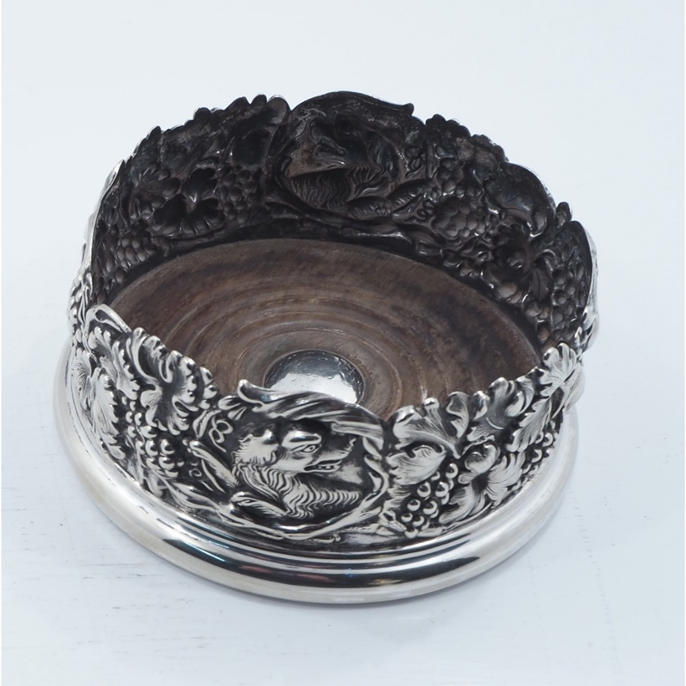 LARGE SILVER PLATED COASTER WITH DOG