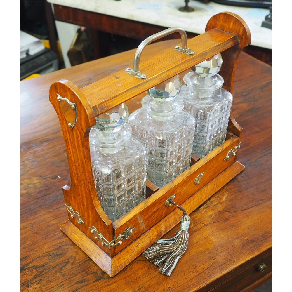 GOOD VICTORIAN OAK 3 DECANTER TANTULUS