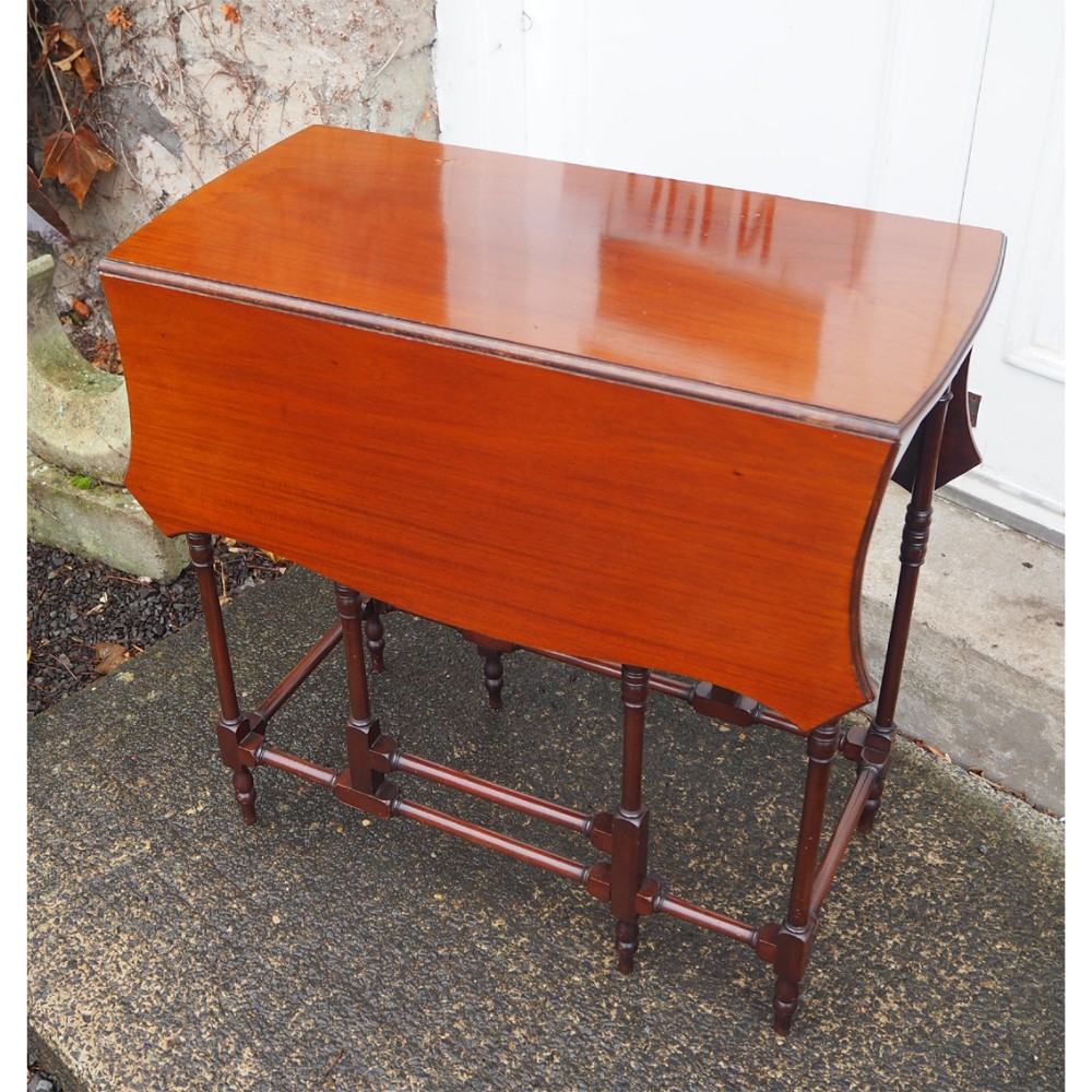 GEORGIAN STYLE MAHOGANY SPIDER LEG TABLE