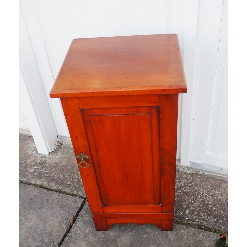 SMALL ARTS & CRAFTS MAHOGANY BEDSIDE CABINET