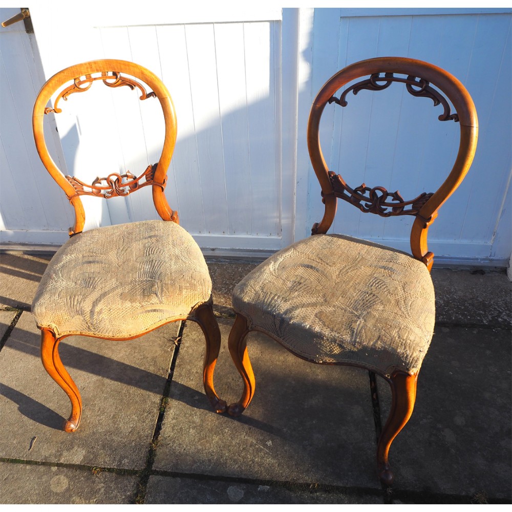 QUALITY PAIR OF VICTORIAN CABROILE LEG CHAIRS