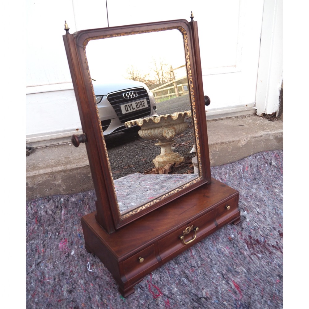 18th CENTURY MAHOGANY DRESSING MIRROR