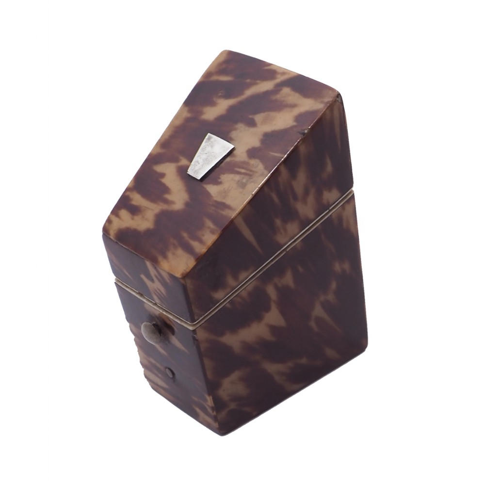 19th CENTURY TORTOISE SHELL THIMBLE BOX