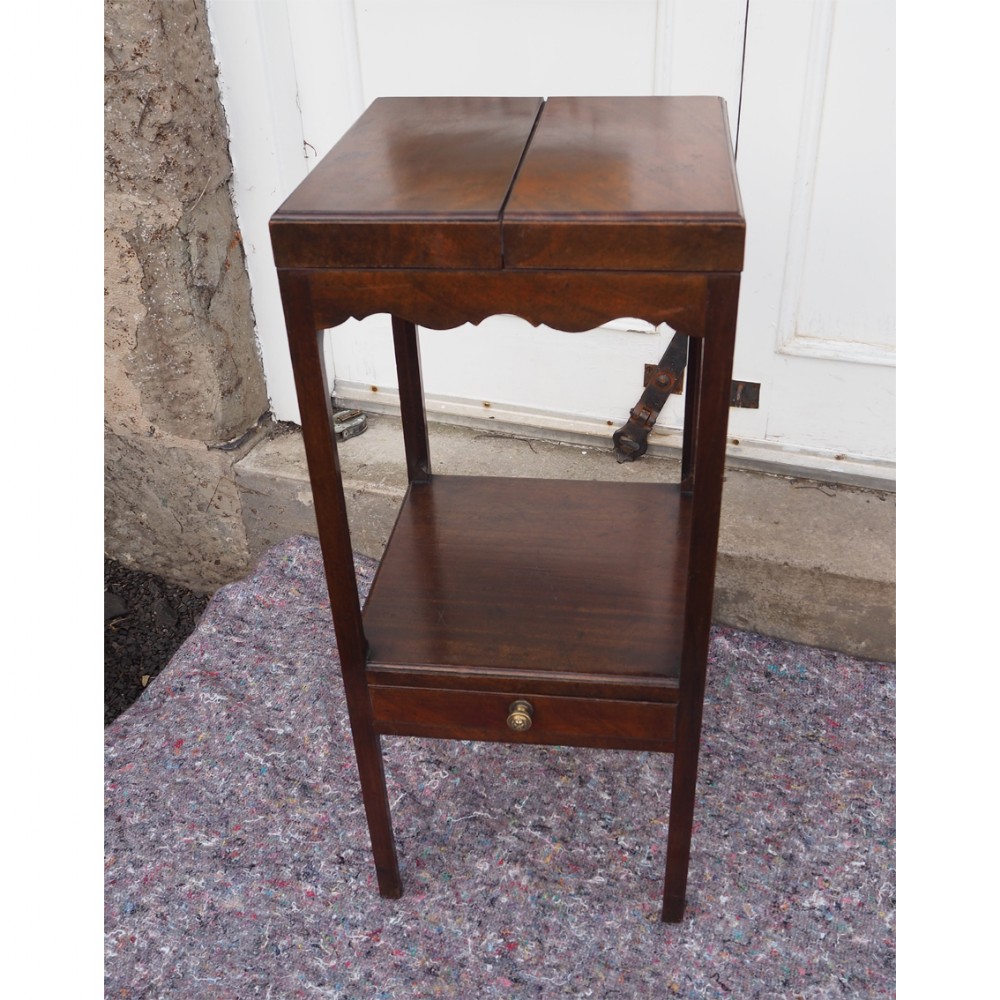 18th CENTURY MAHOGANY SQUARE WASHSTAND