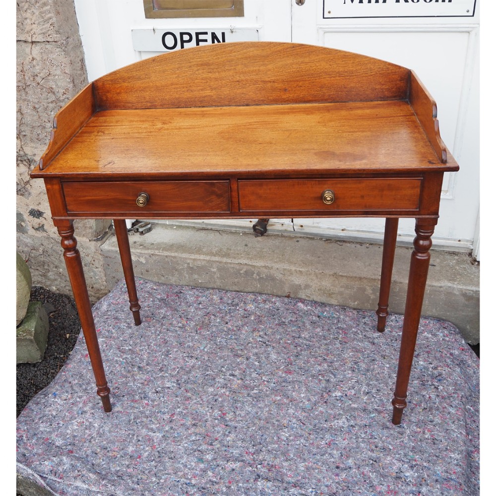 GEORGIAN MAHOGANY 2 DRAWER DRESSING TABLE