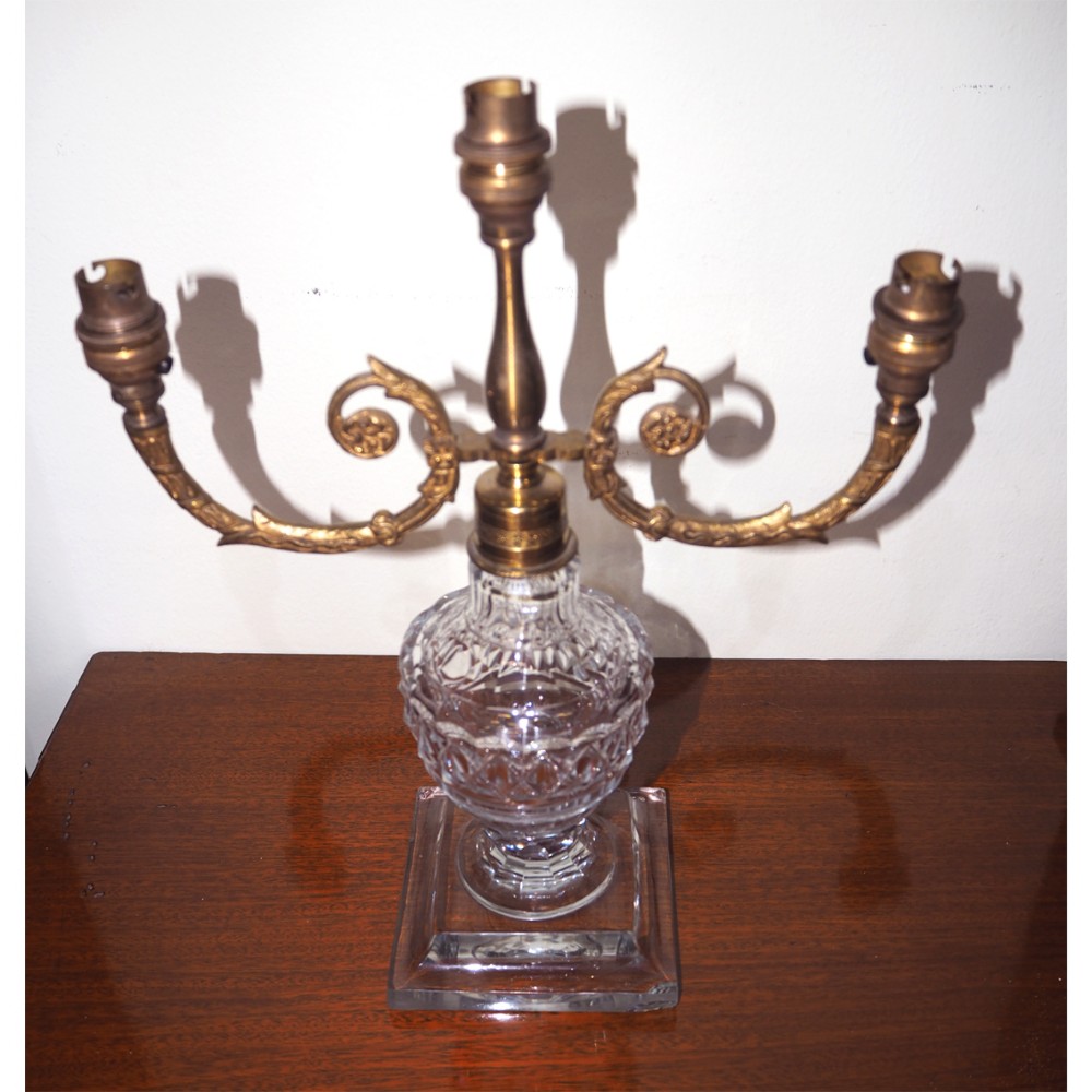 FINE QUALITY VICTORIAN 3 BRANCH TABLE LAMP