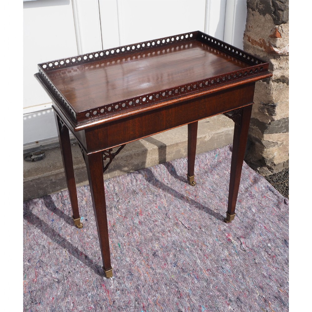 GORGEOUS LITTLE GEORGIAN CENTRE TABLE
