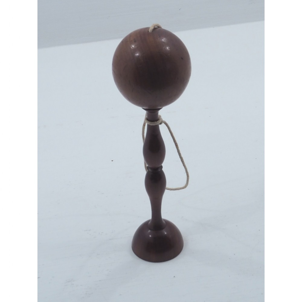 GEORGE III SOLID WALNUT TREEN BILBOQUET 