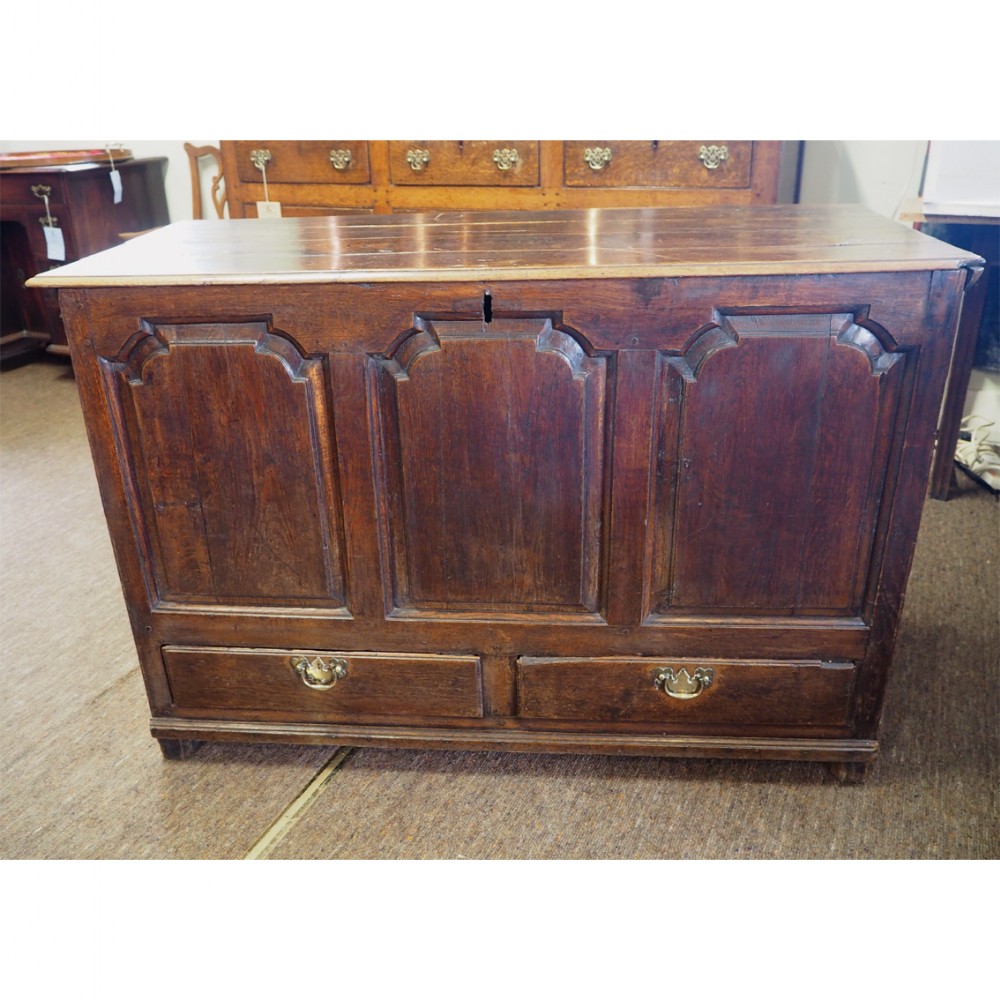 18th CENTURY OAK DOWER CHEST OR COFFER