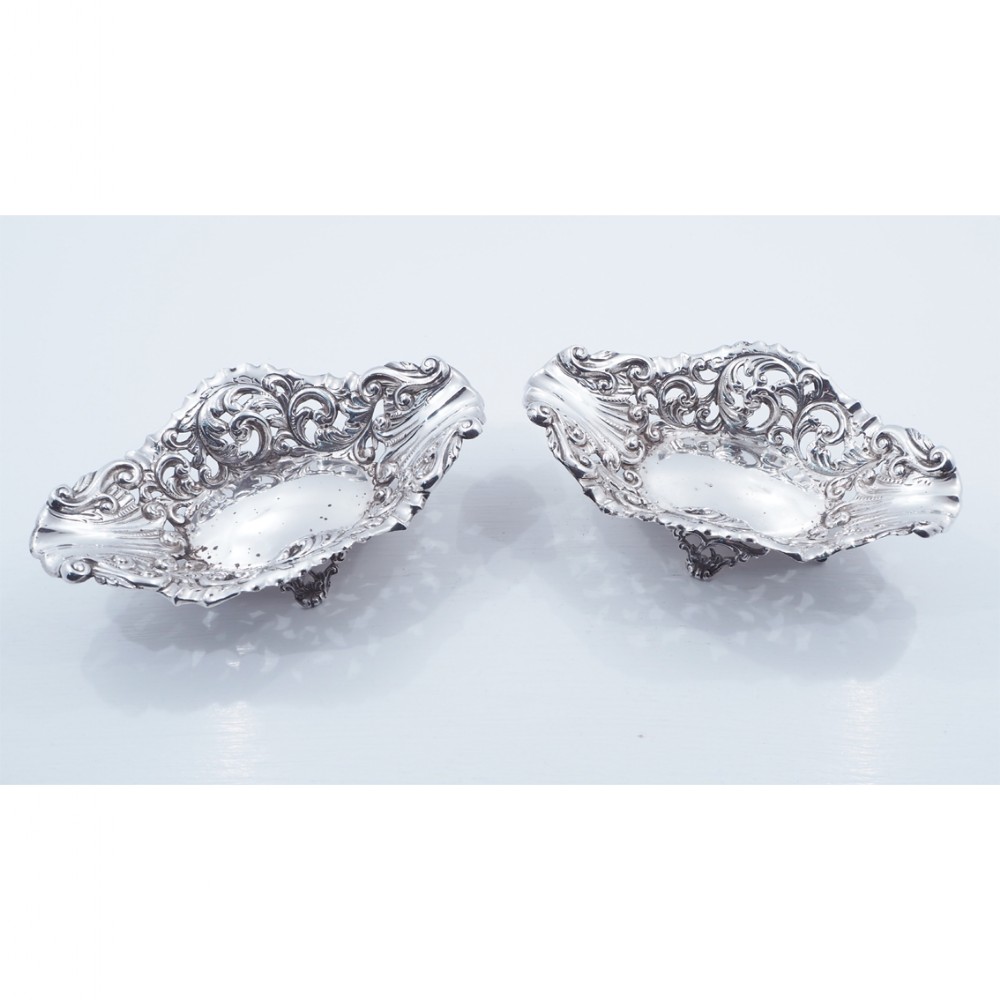 FINE PAIR OF VICTORIAN SILVER DISHES 