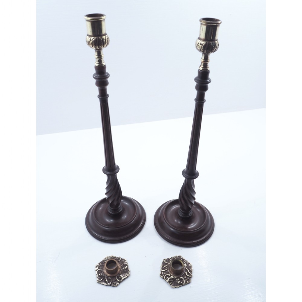 PAIR OF GEORGIAN STYLE MAHOGANY CANDLESTICKS