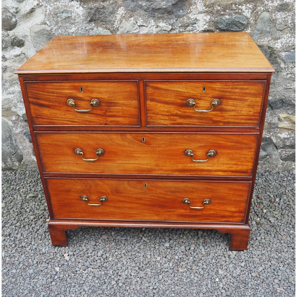 SMALL SIZE GEORGIAN MAHOGANY CHEST