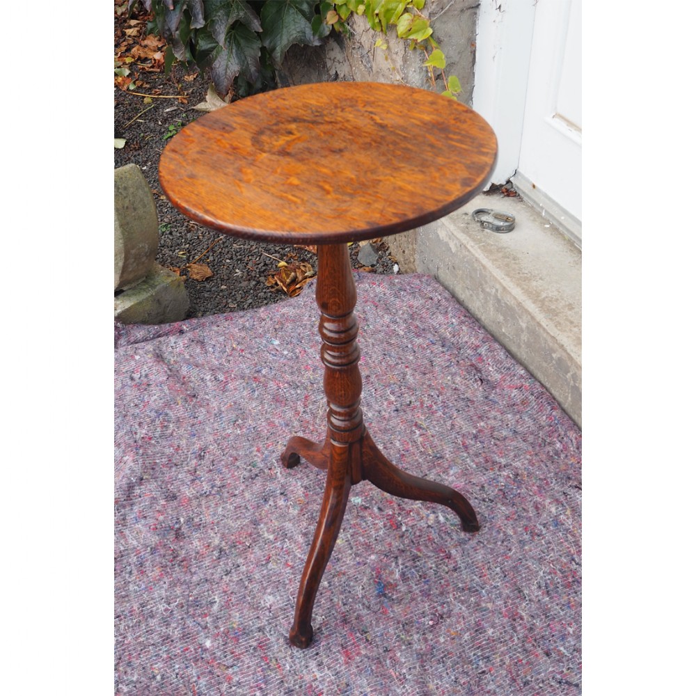 18th CENTURY OAK TRIPOD CANDLESTAND