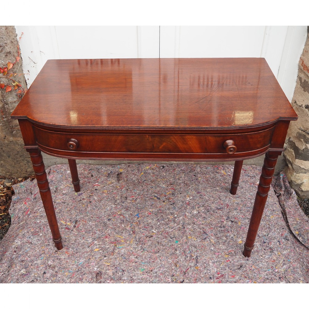GEORGIAN MAHOGANY BOW FRONT SIDE TABLE