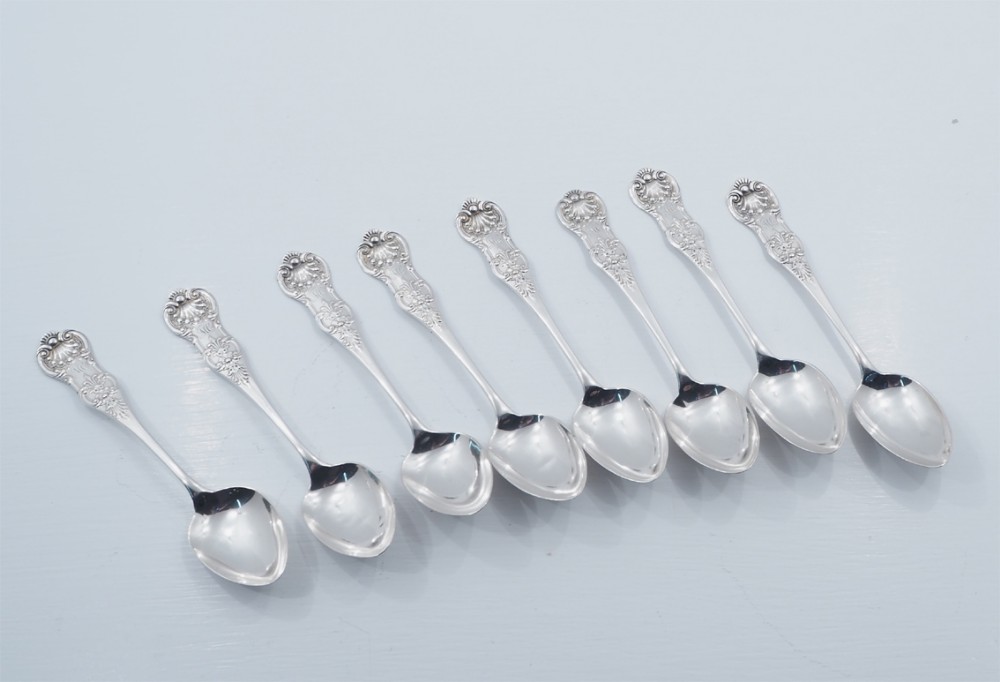 SET 8 SCOTTISH KINGS PATTERN SILVER TEASPOONS