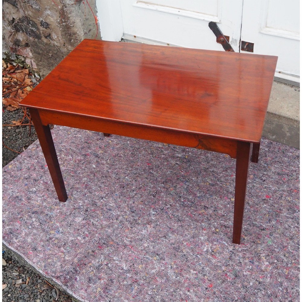 GEORGIAN MAHOGANY COFFEE TABLE (adapted)